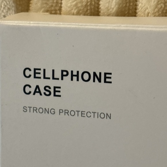 New LAUT - Crystal-X case Compatible with iPhone 14 Plus (6.7") - Crystal - Picture 5 of 12